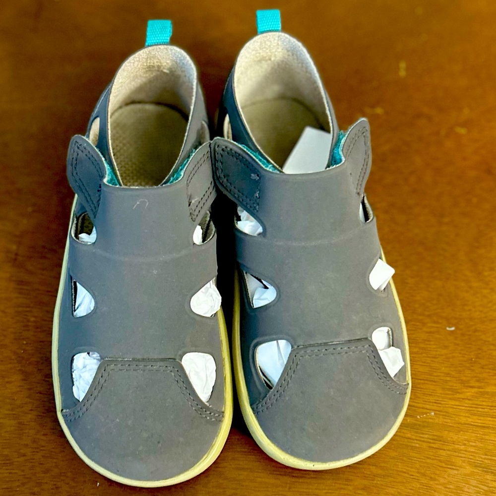 Kids size 11 Ten Little Everyday Sandals Quick dry Used excellent condition